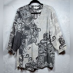 Rose + Olive Women Plus 2X Paisley V Neck Tunic Top 3/4 Sleeve